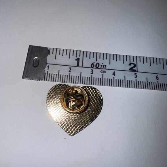 Red Heart Pin Brooch - Picture 2 of 2